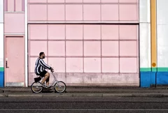 a cyclist wearing a T-shirt similar to that of Juventus Football Club 