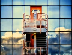 Photo of an emergency exit with a mirrored wall, staircase in buildings in the area: Milano Fiori 