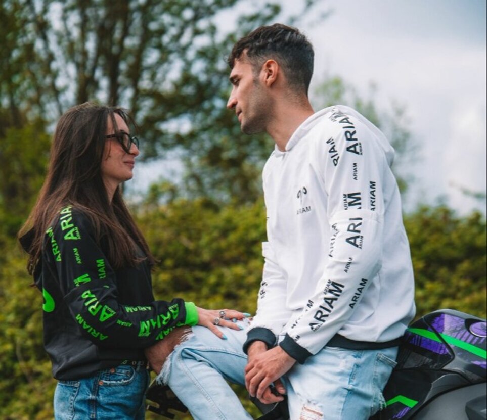 Motocilisti con felpa con protezioni CE