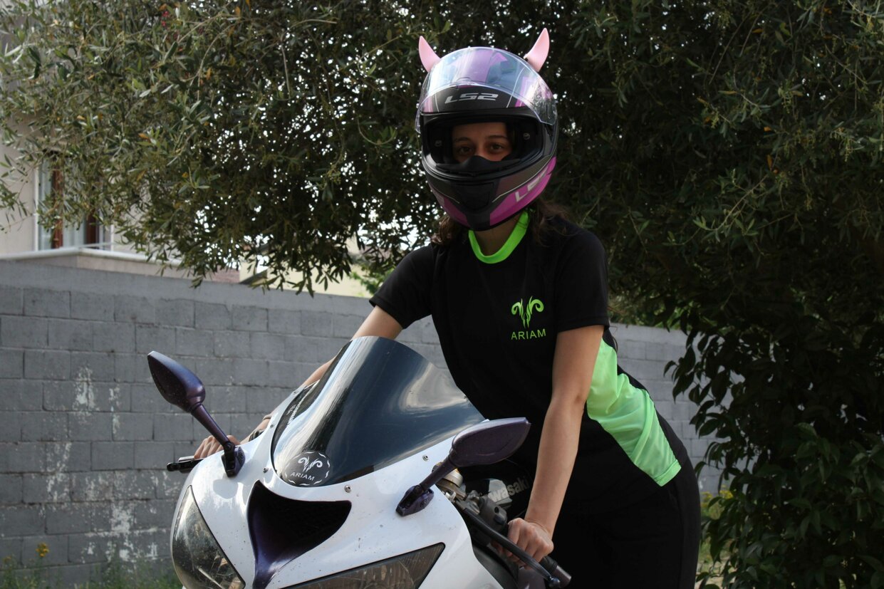 Motociclista con felpa traspirante ARIAM