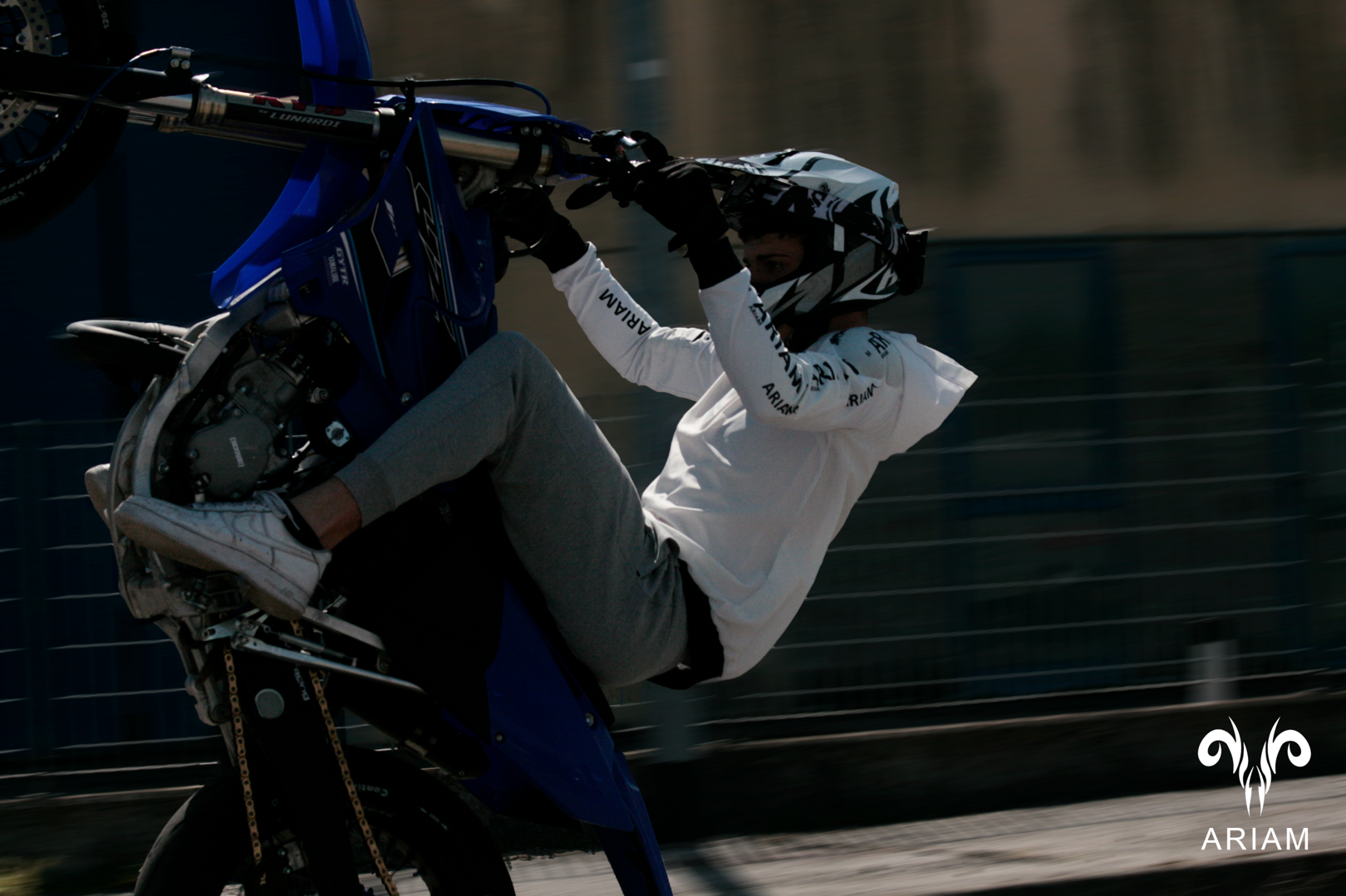 Stunter impenna con felpa protettiva moto ARIAM