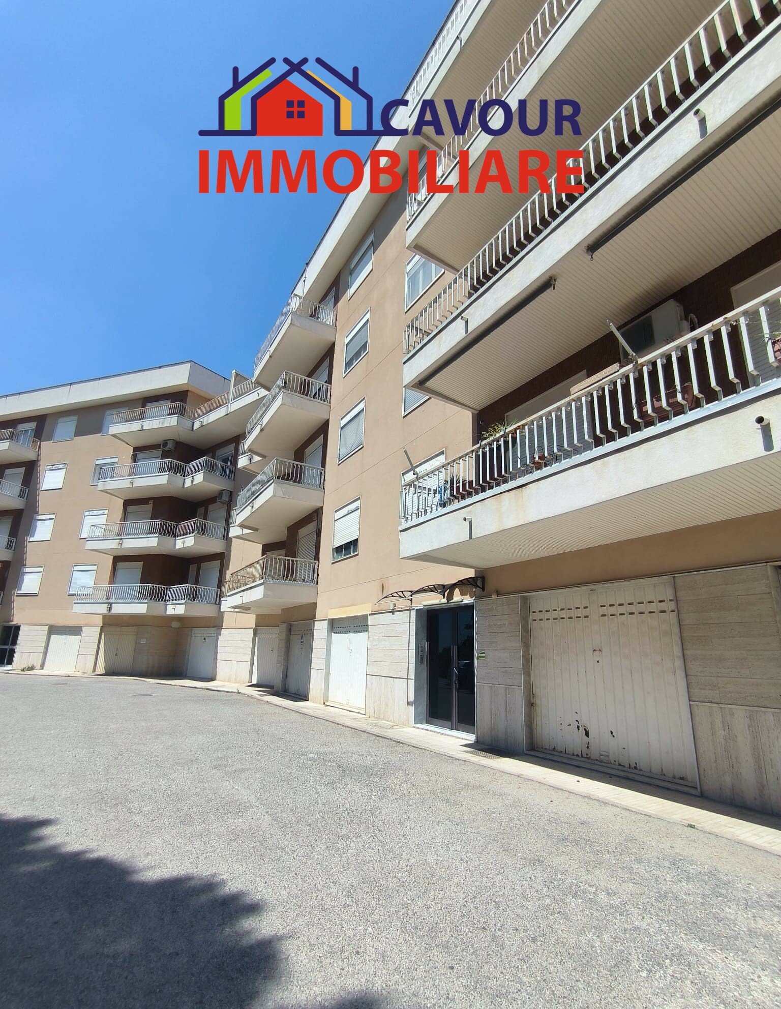 Appartamento con Terrazzo e Garage in Via San Giuliano