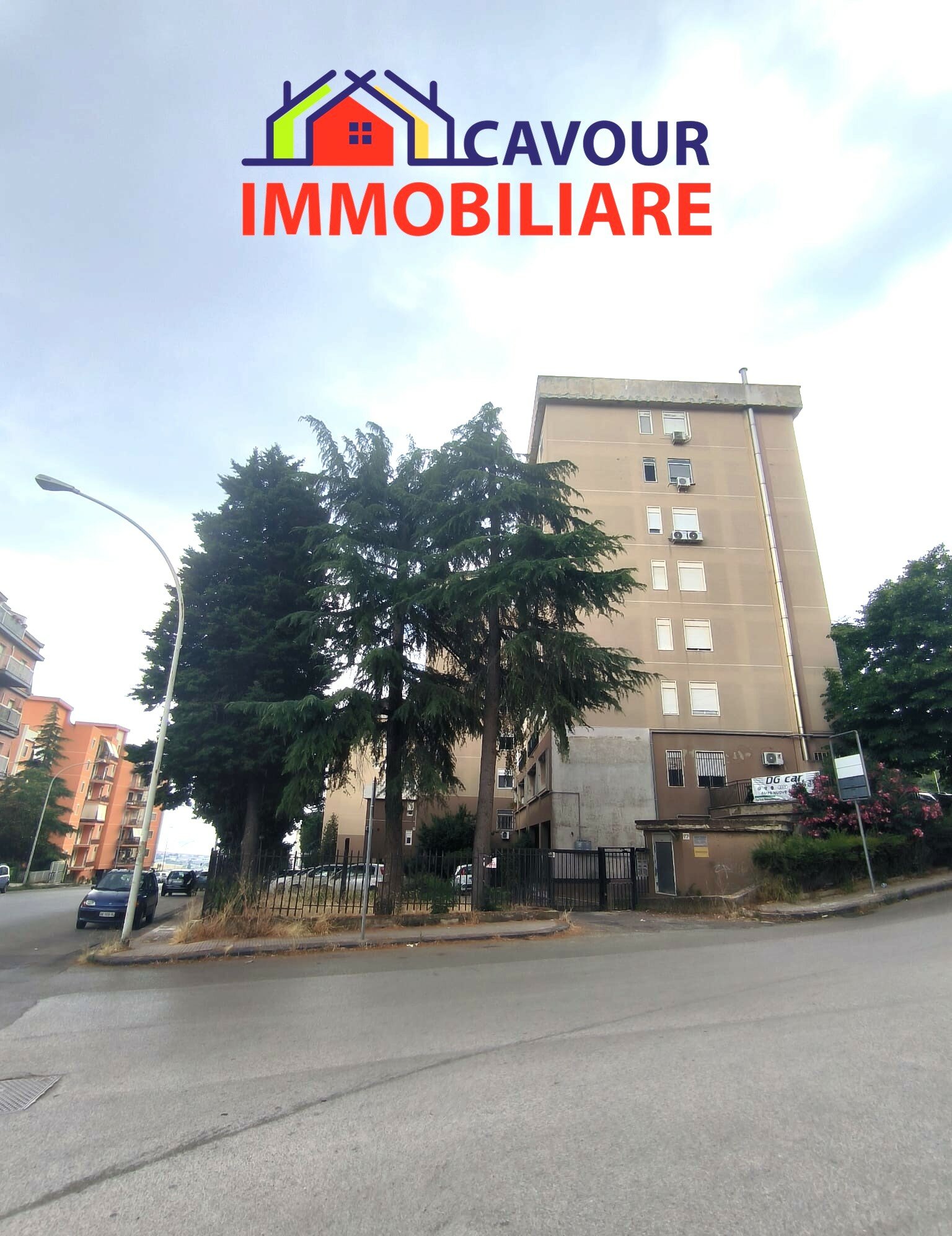 Appartamento con posto auto in zona alta
