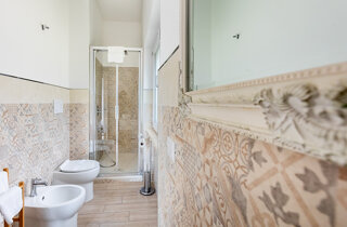 superior%20ruspoli%20vista%20lago%20e%20letto%20matrimoniale%201.jpeg