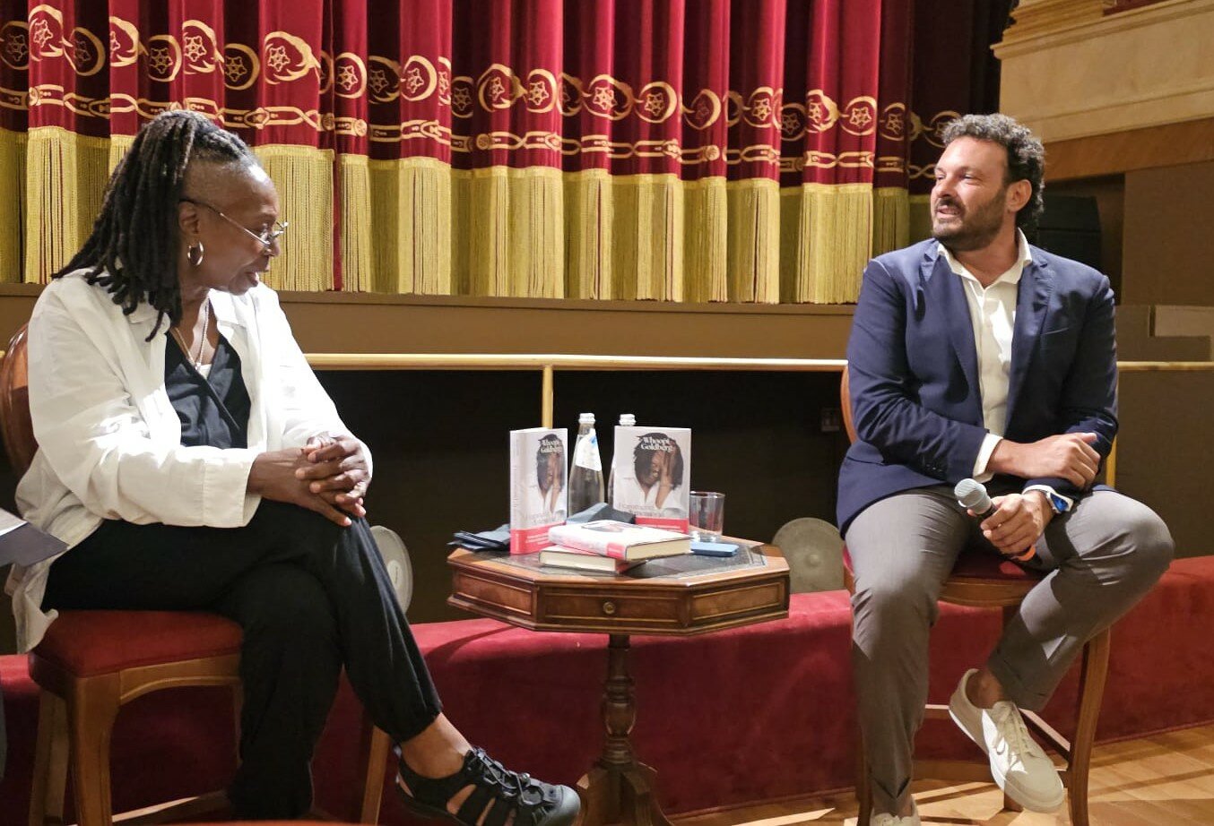 Whoopi Goldberg a Siracusa, un diluvio di simpatia