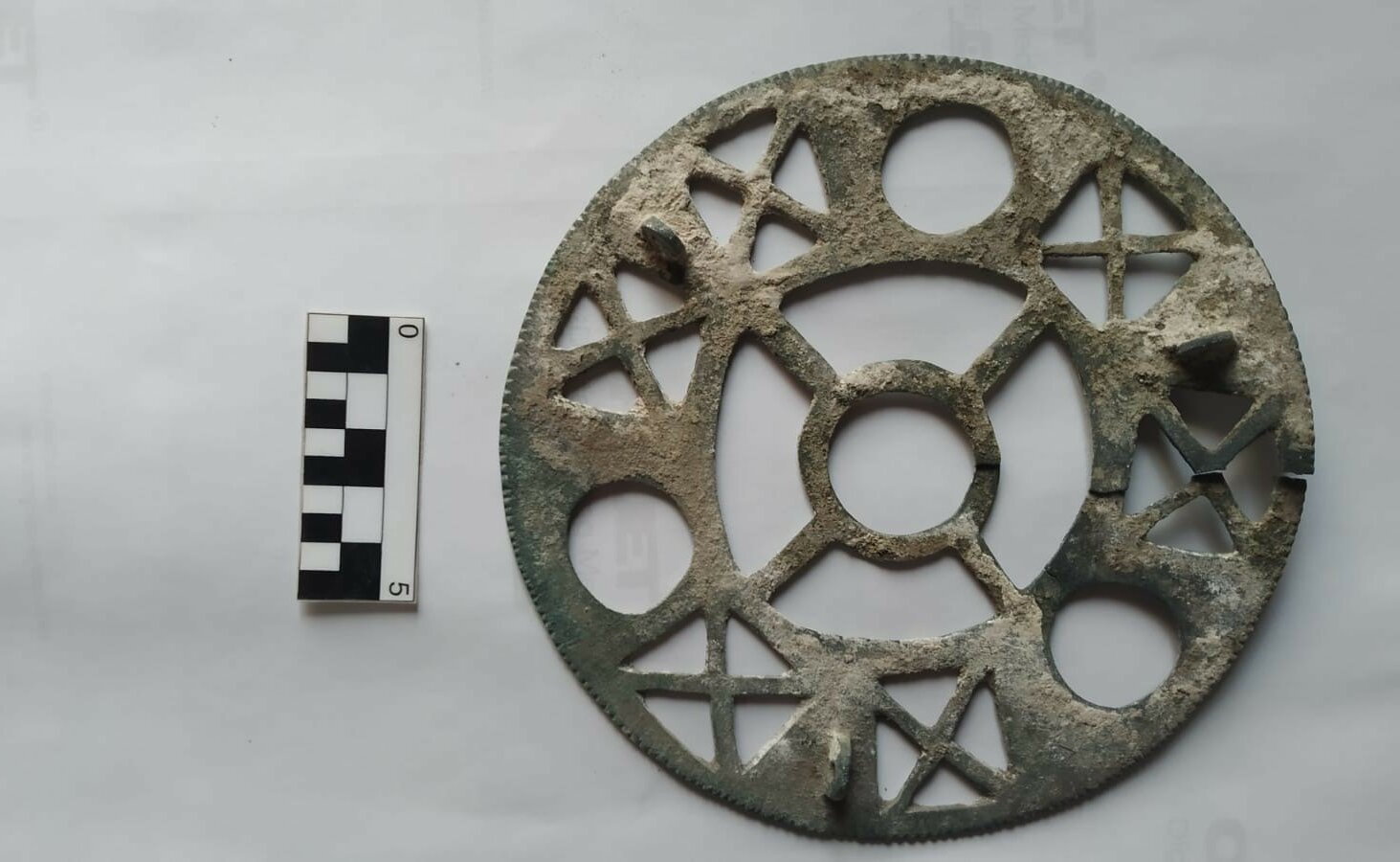 Sutera, ritrovato un polycandelon bizantino Sutera, ritrovato un polycandelon bizantino