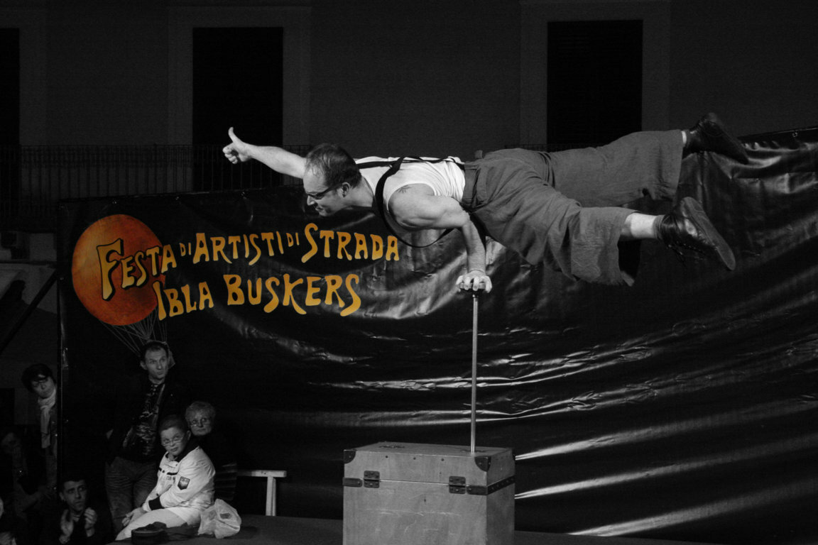 Ibla Buskers, una mostra a Ragusa sugli artisti di strada