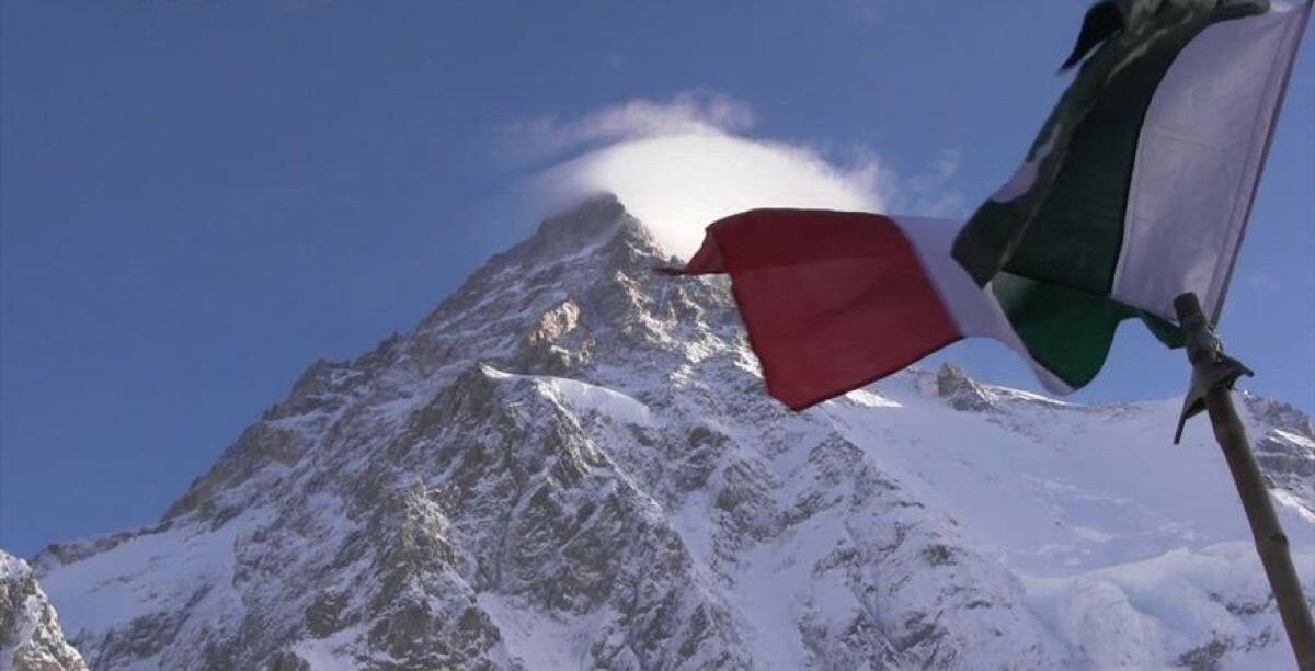 Ossini racconta l'esperienza della spedizione di sole donne sul K2