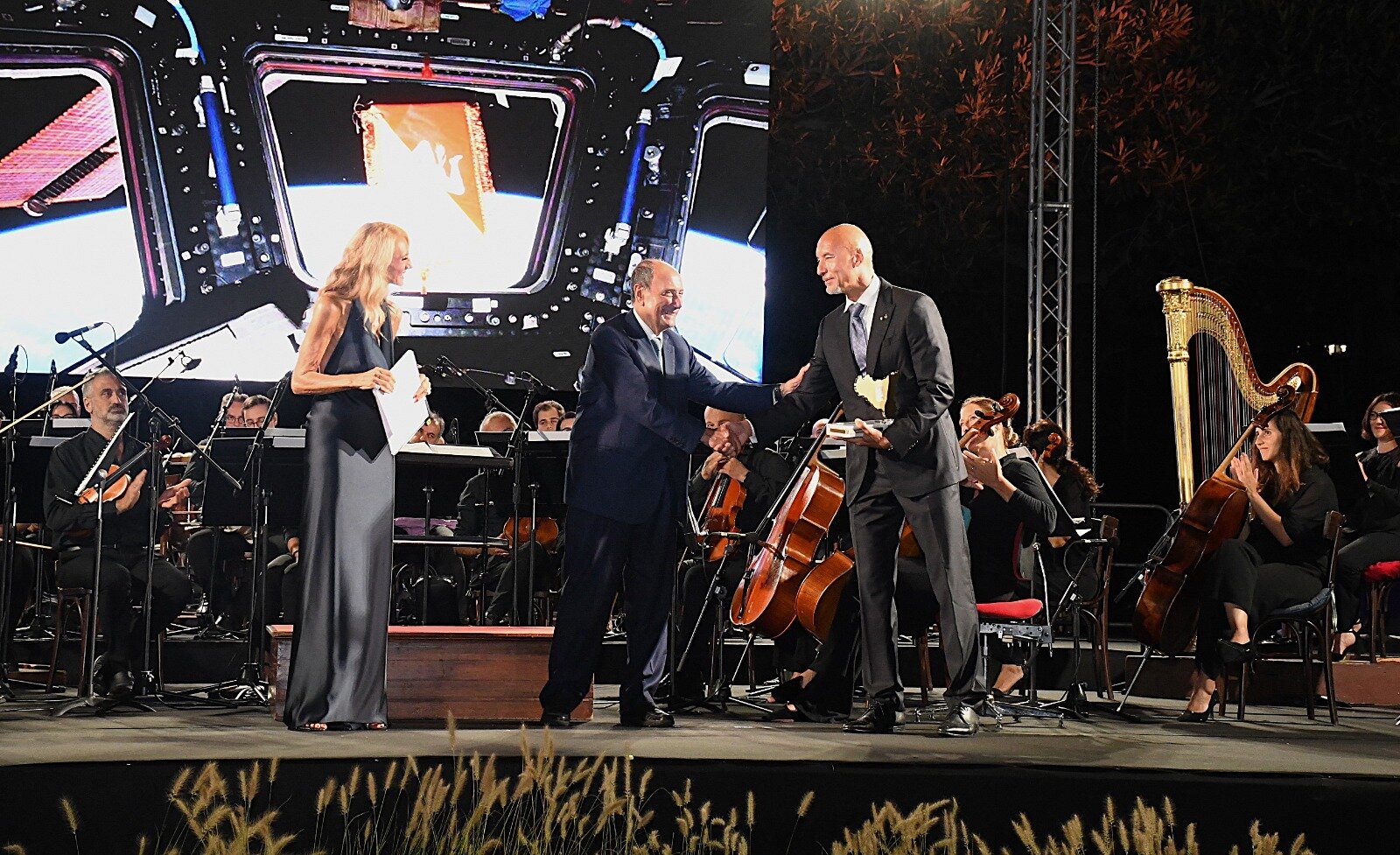 un-momento-della-premiazione-ph.jpeg un-momento-della-premiazione-ph.jpeg