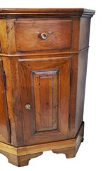 credenza-scantonata-in-noce-veneto-fine-del-xviii-sec