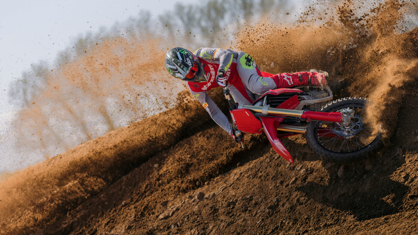 ducati-desmo450-mx-my26-overview-mosaic-gallery-1920x1080-06.jpeg ducati-desmo450-mx-my26-overview-mosaic-gallery-1920x1080-06.jpeg