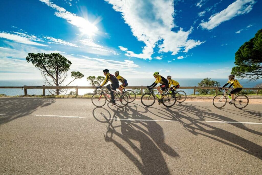 ciclisti-sulla-strada-da-sant-feliu-de-guixols-a-tossa-c-inmedia-solutions-sl_-1024x684.jpeg
