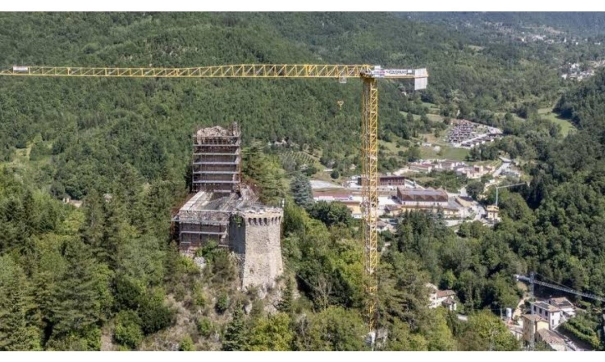 Foto del Giorno: La Ricostruzione della Rocca di Arquata del Tronto