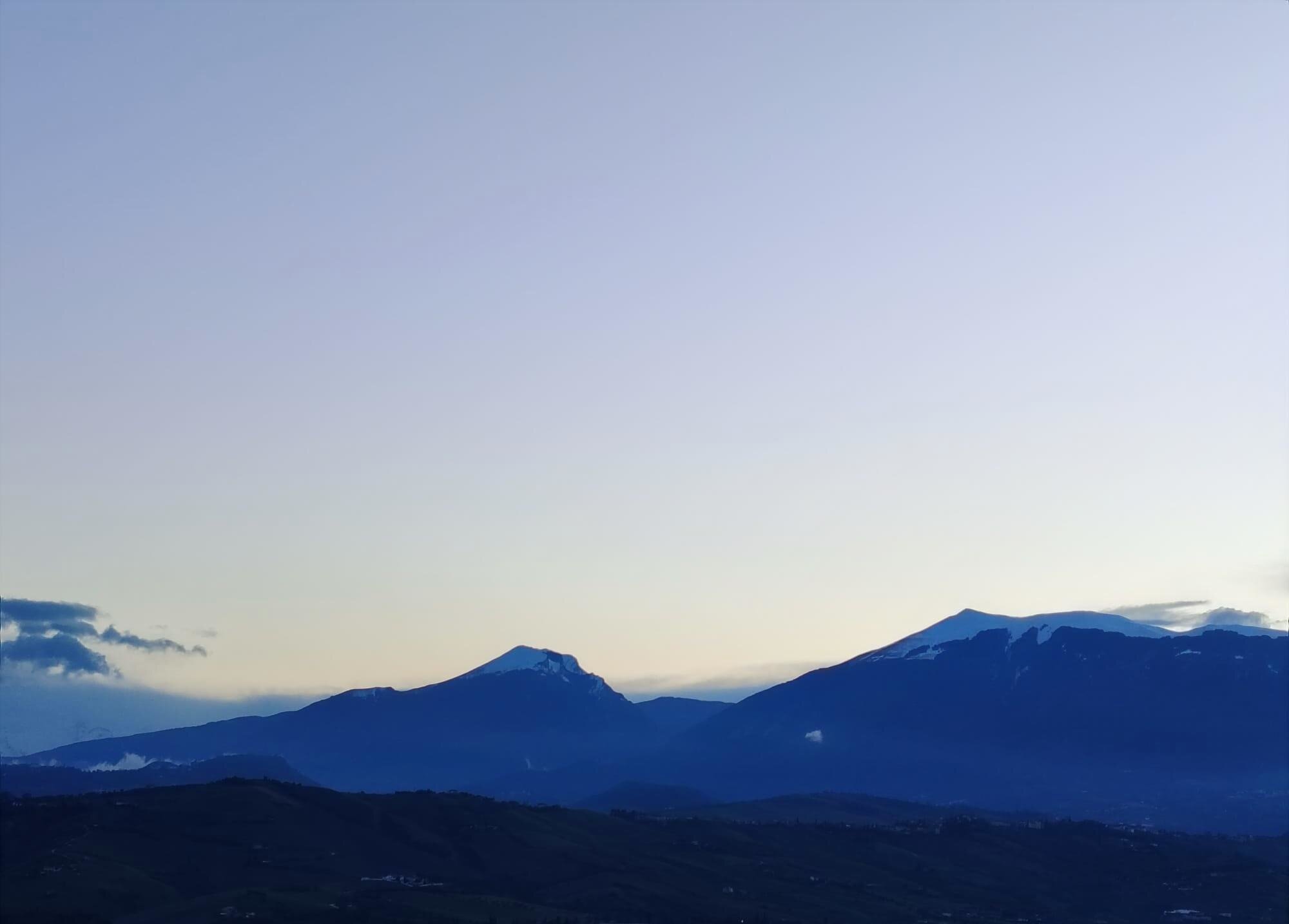 Foto del Giorno: Le Montagne Innevate