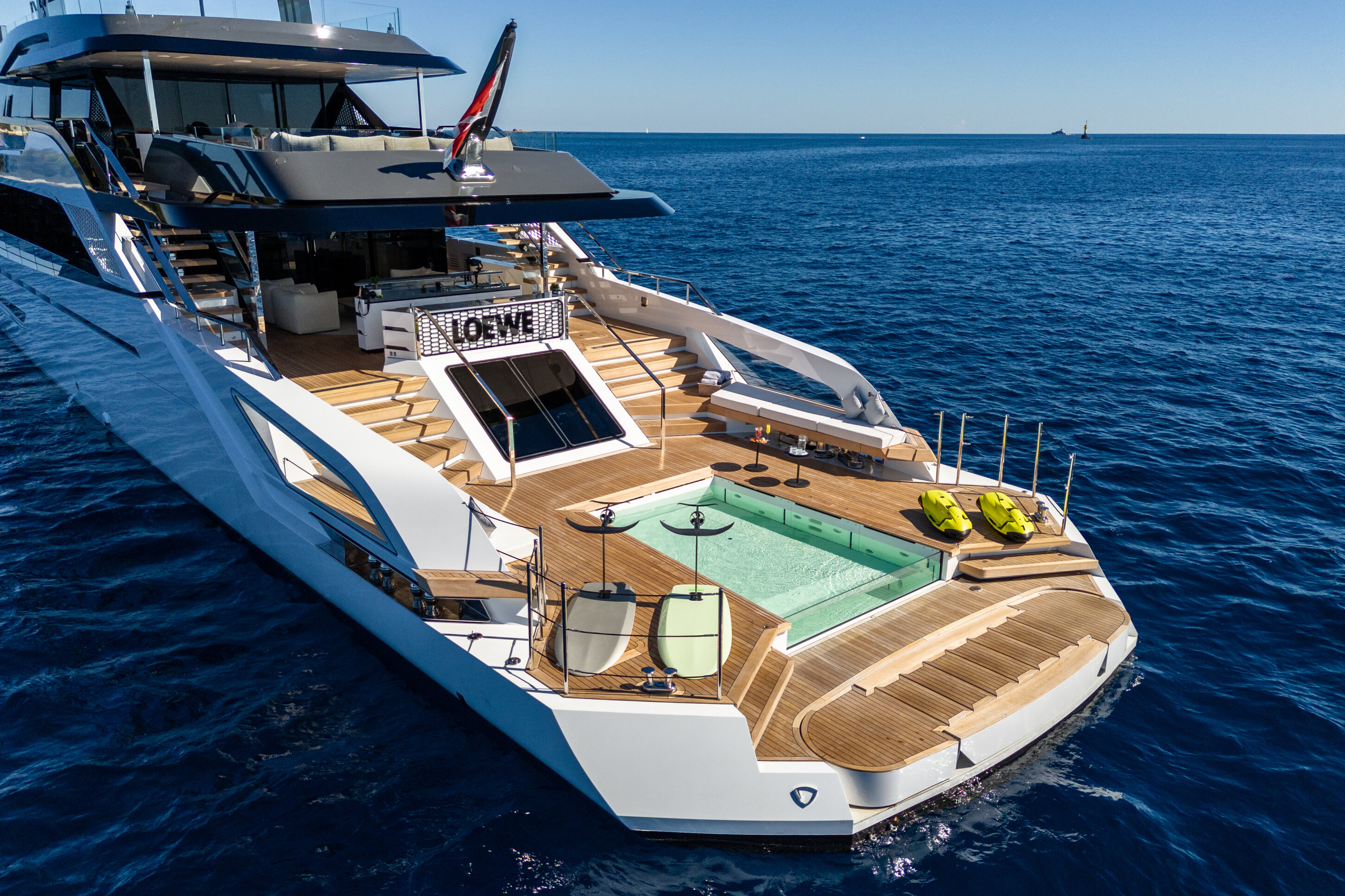 t55-sportiva_loewe_ext_beach-(1).jpeg
