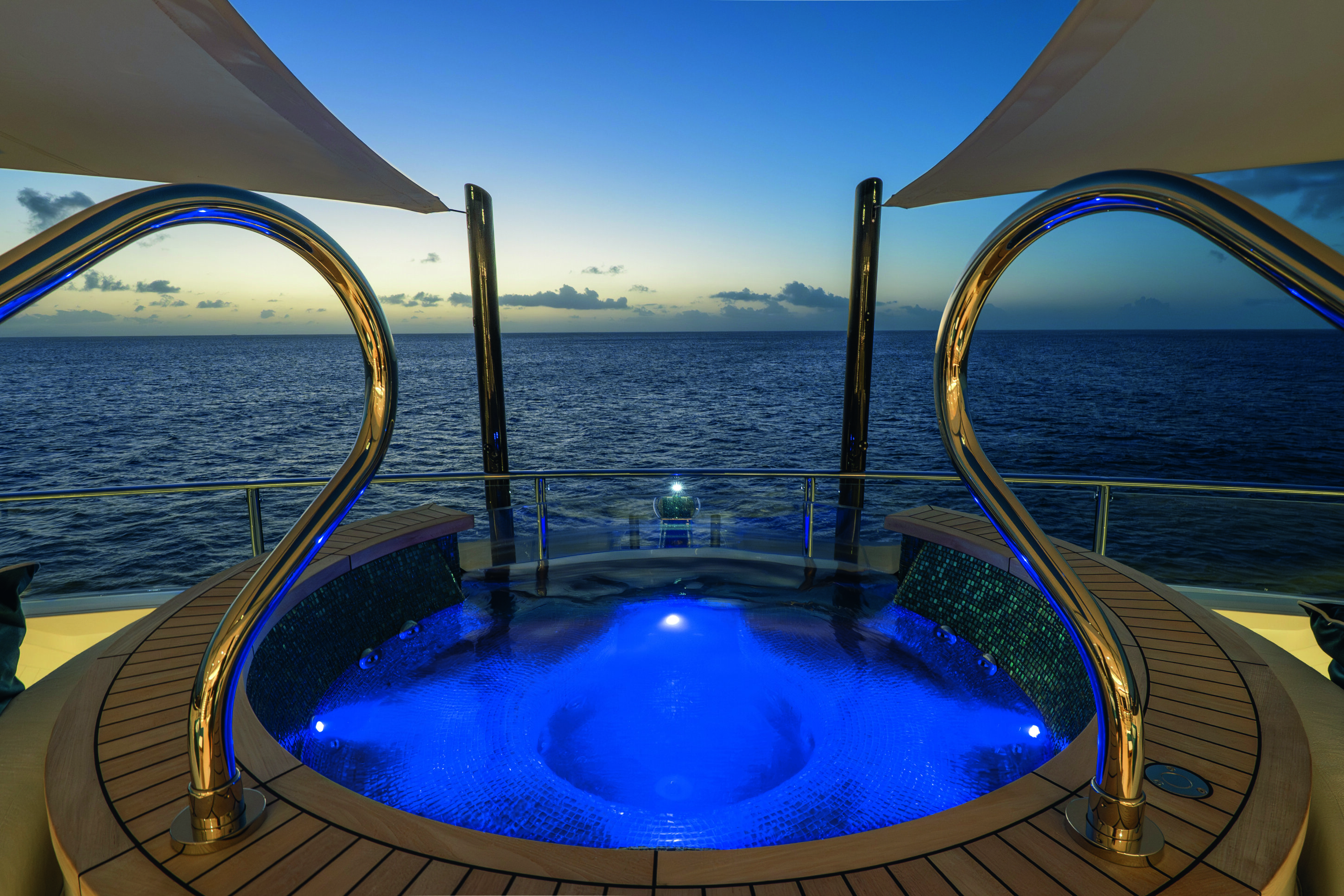 bd_aft-deck-red-119.jpeg bd_aft-deck-red-119.jpeg