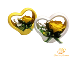 un-gesto-di-amore-rosa-gialla-nel-cuore-di-ceramica-medio
