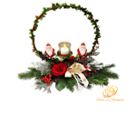 composizione-natalizia-con-babbi-natale-e-rose-stabilizzate