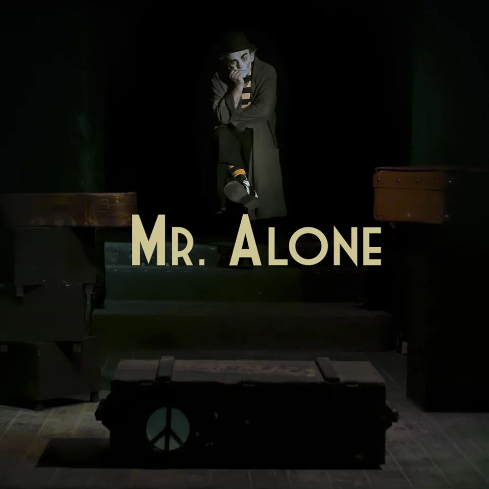 mr alone dalle scale