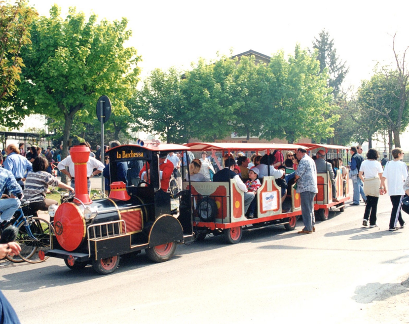 Trenino turistico durante l'evento Aiolese Sagra San Giuseppe 2023 Trenino turistico durante l'evento Aiolese Sagra San Giuseppe 2023