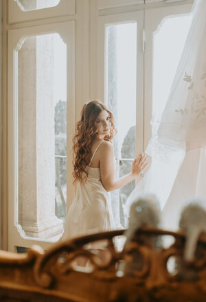 la sposa mentre si veste a villa tuscolana