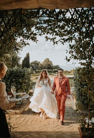 Sposi durante il ricevimento di matrimonio a Villa Tuscolana