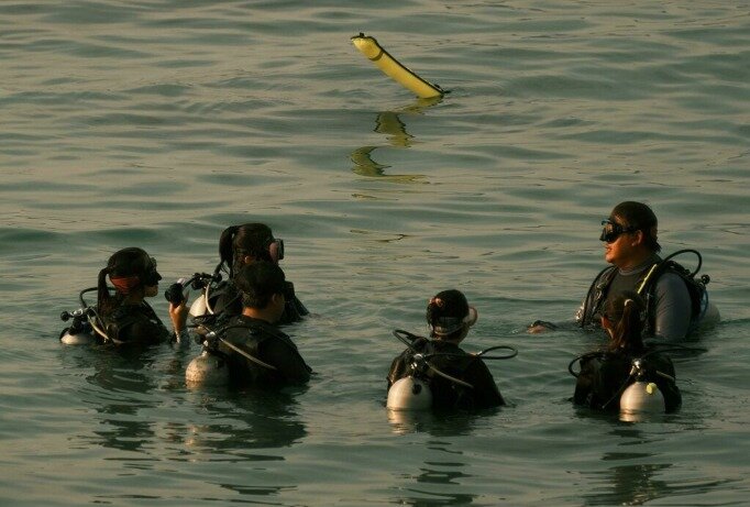 Working in a Diving Center: Life as an Instructor Between Dream and Reality Working in a Diving Center: Life as an Instructor Between Dream and Reality