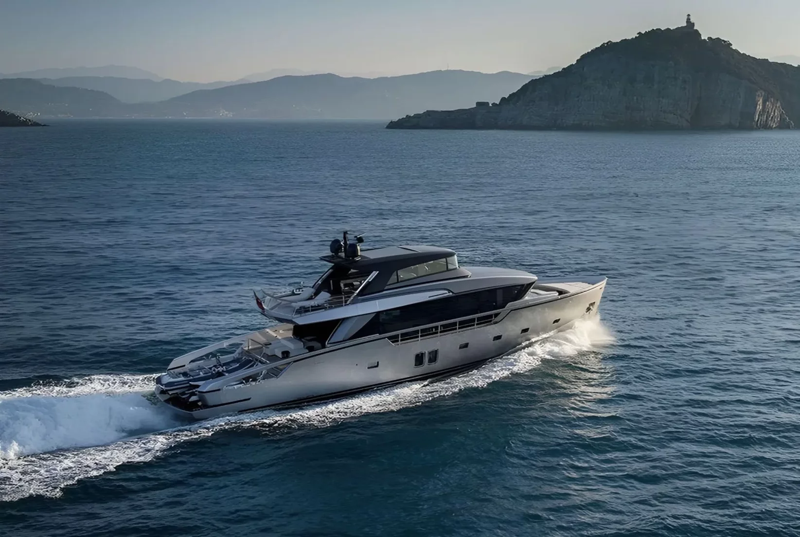 yacht-sanlorenzo-da-27-metri-in-navigazione