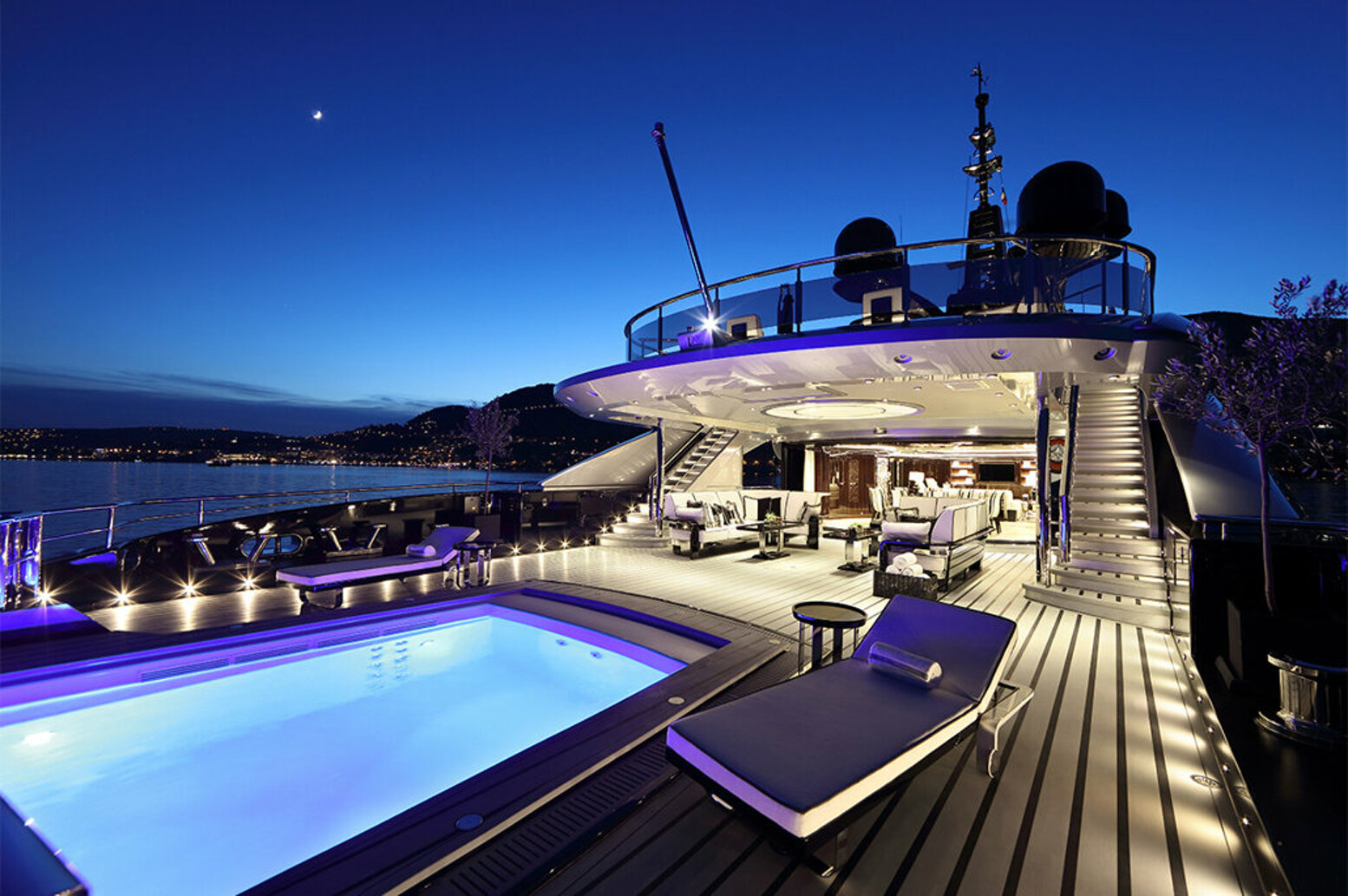 elemento-visale-piscina-sullo-yacht elemento-visale-piscina-sullo-yacht