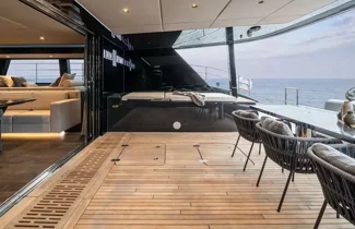 black-raptor-catamarano-sunreef-deck black-raptor-catamarano-sunreef-deck