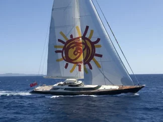 tiara-II-alloy-yachts-2004