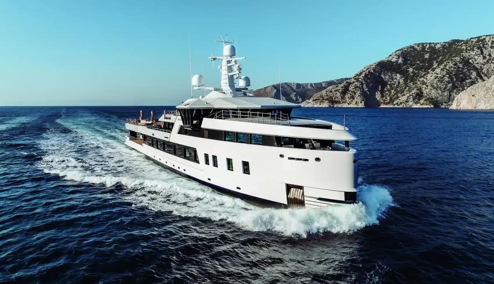 explorer-yacht