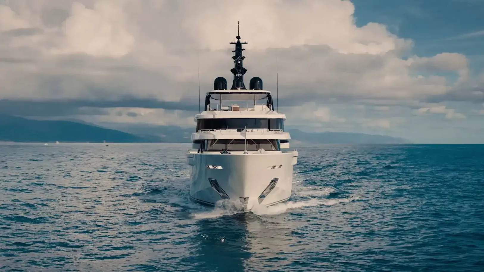 elemento-visuale-yacht-in-navigazione elemento-visuale-yacht-in-navigazione