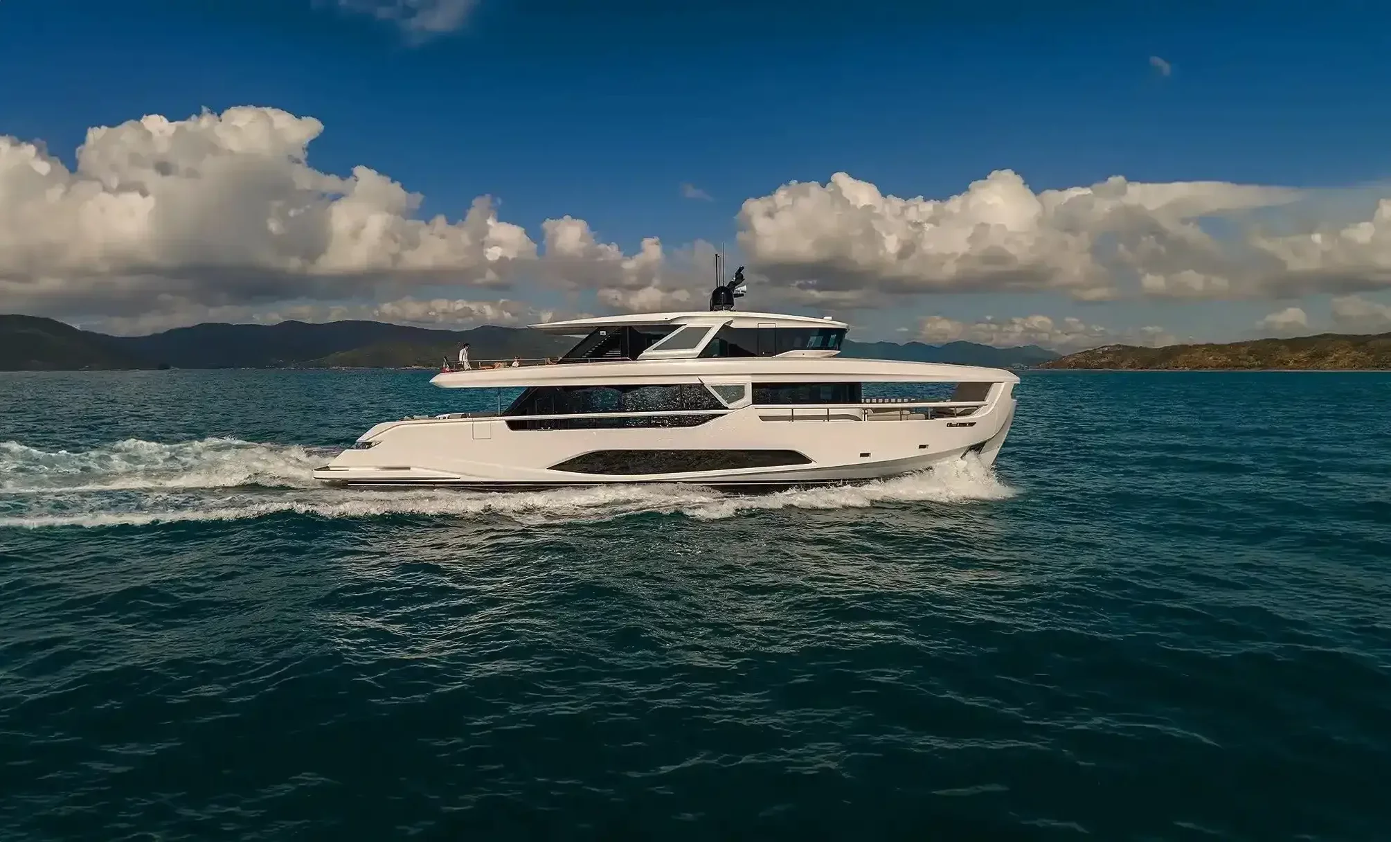 elemento-visuale-super-yacht-alla-fonda