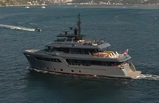 haze2-exp-yacht-cantiere-delle-marche