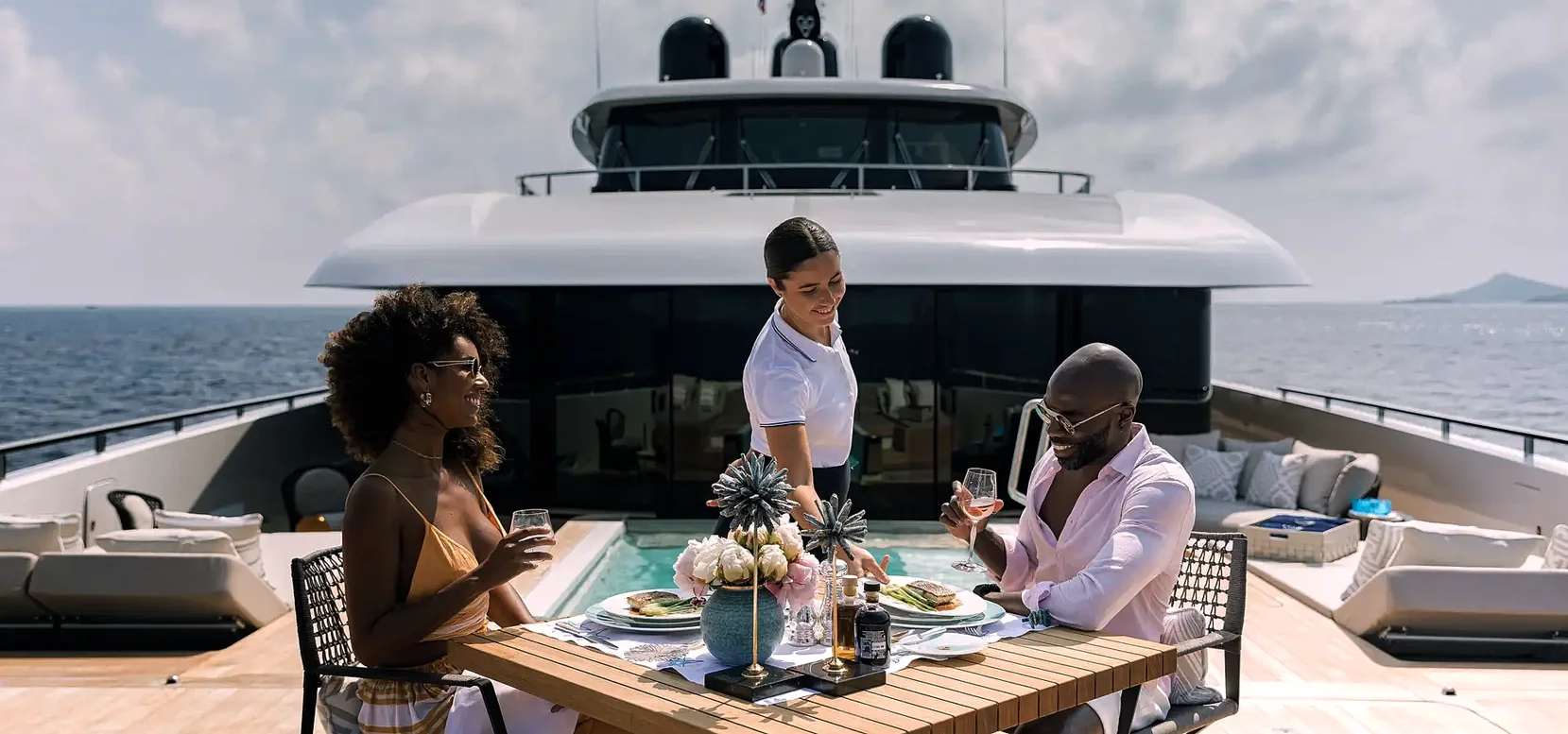 elemento-visuale-colazione-a-bordo-di-uno-yacht