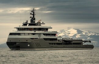 q-explorer-yacht-royal-niestern-sander-2012