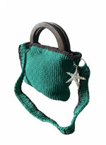 32borsa-artigianale-handmade-fatta-alluncinetto-con-tracolla-fatta-alluncinetto-con-due-manici-in-legno-e-charms-stella-marina-glitter