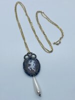 499collana-in-acciaio-con-ciondolo-cammeo-sardonico-di-torre-del-greco-inciso-a-mano-lavorato-a-soutache