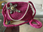 242borsa-artigianale-handmade-con-spilla-staccabile-fatta-alluncinetto-con-catenella-perle-sintetiche-e-tracolla
