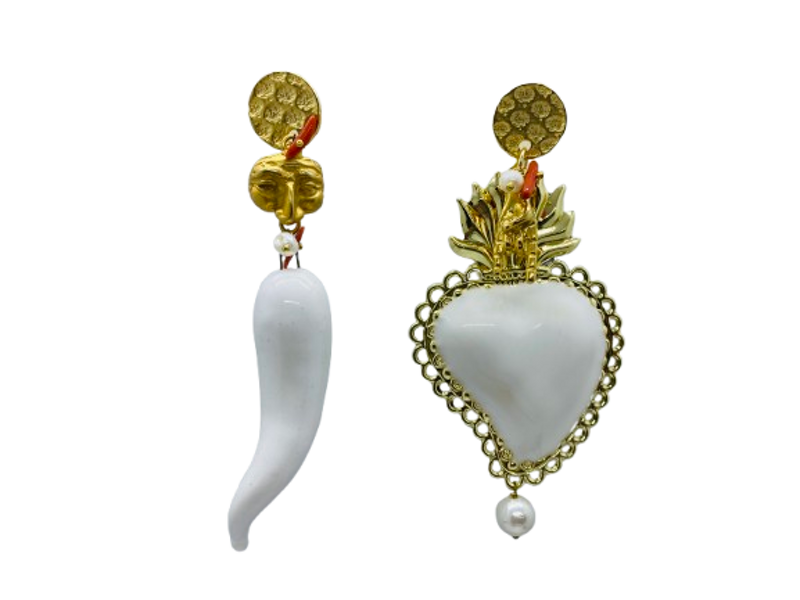 473orecchini-in-zama-cuore-in-acciaio-inox-artigianali-smaltati-con-corna-charms-scaramantici-corno-in-ceramica-perle-di-fiume-e-corallo