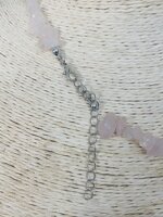 510collana-girocollo-con-chips-quarzo-rosa