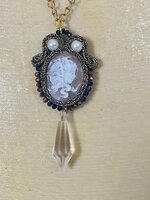 472collana-in-acciaio-con-ciondolo-cammeo-sardonico-di-torre-del-greco-inciso-a-mano-lavorato-a-soutache