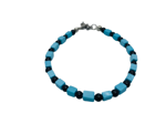 467braccialetto-artigianale-con-piccoli-cubetti-di-pasta-di-turchese-e-perle-di-onice-nero-di-4mm-regolabile-con-chiusura-moschettone