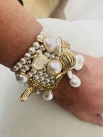 244bracciale-con-perle-sintetiche-e-charms