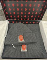 set-sciarpa-e-cappello-milan-in-un-elegante-box-regalo