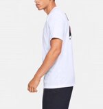 t-shirt-under-armour-reflection