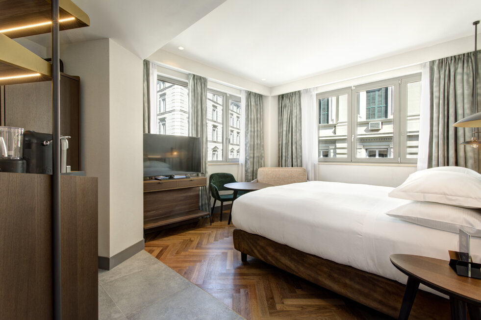 doubletree_rome_monti_deluxe_room_sofa_closed.jpeg