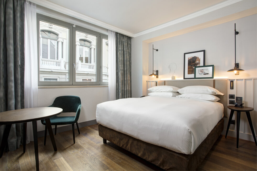 doubletree_rome_monti_guest_room_queen_wide.jpeg