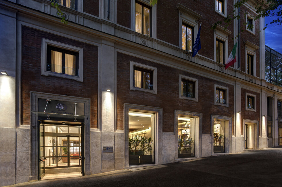 doubletree_rome_monti_exterior_night.jpeg
